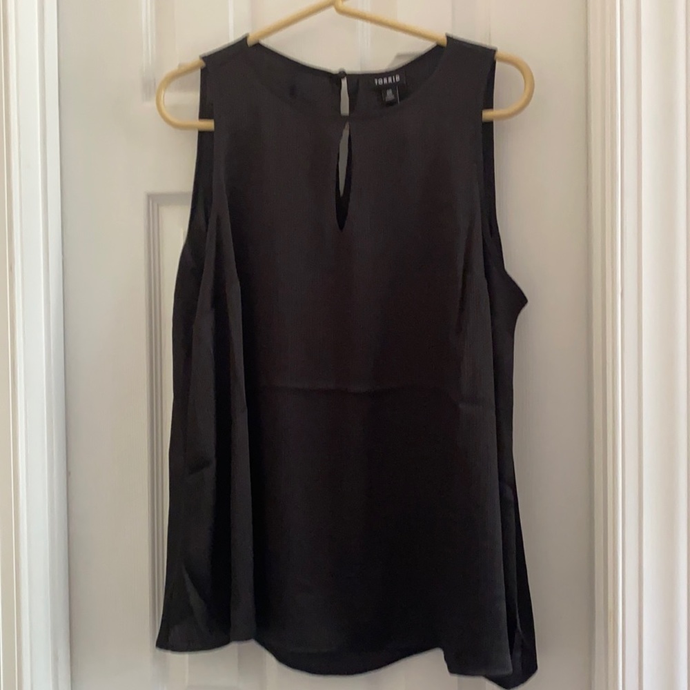 NWT Torrid Black shine crinkle gauze swing top